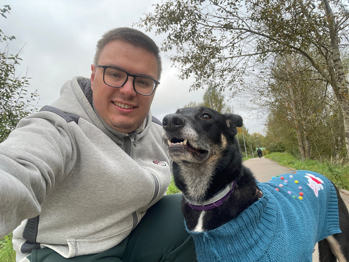 Это я с Мишей на первой в течение дня прогулке 😁 Мою улыбу видели? Круче, чем у Миши, согласны 😅?