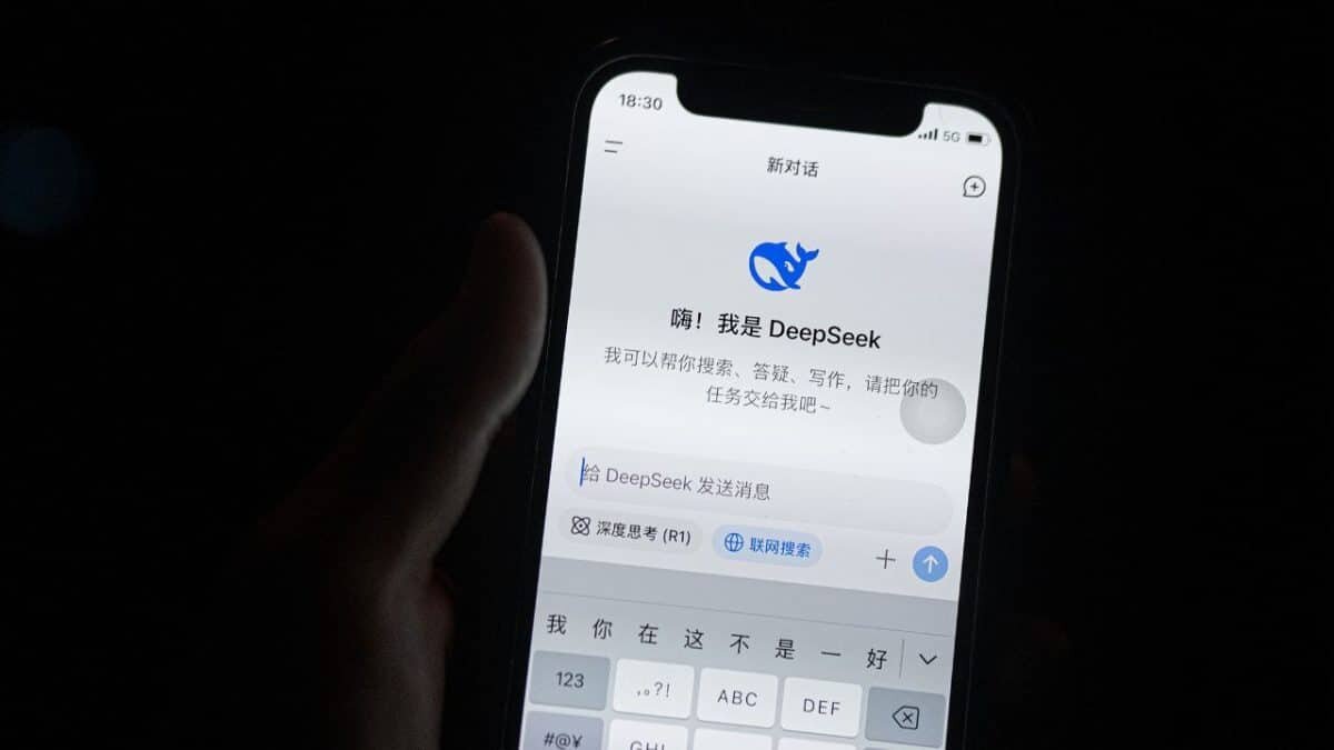    Одна из самых популярных китайских моделей искусственного интеллекта DeepSeek / © VCG
