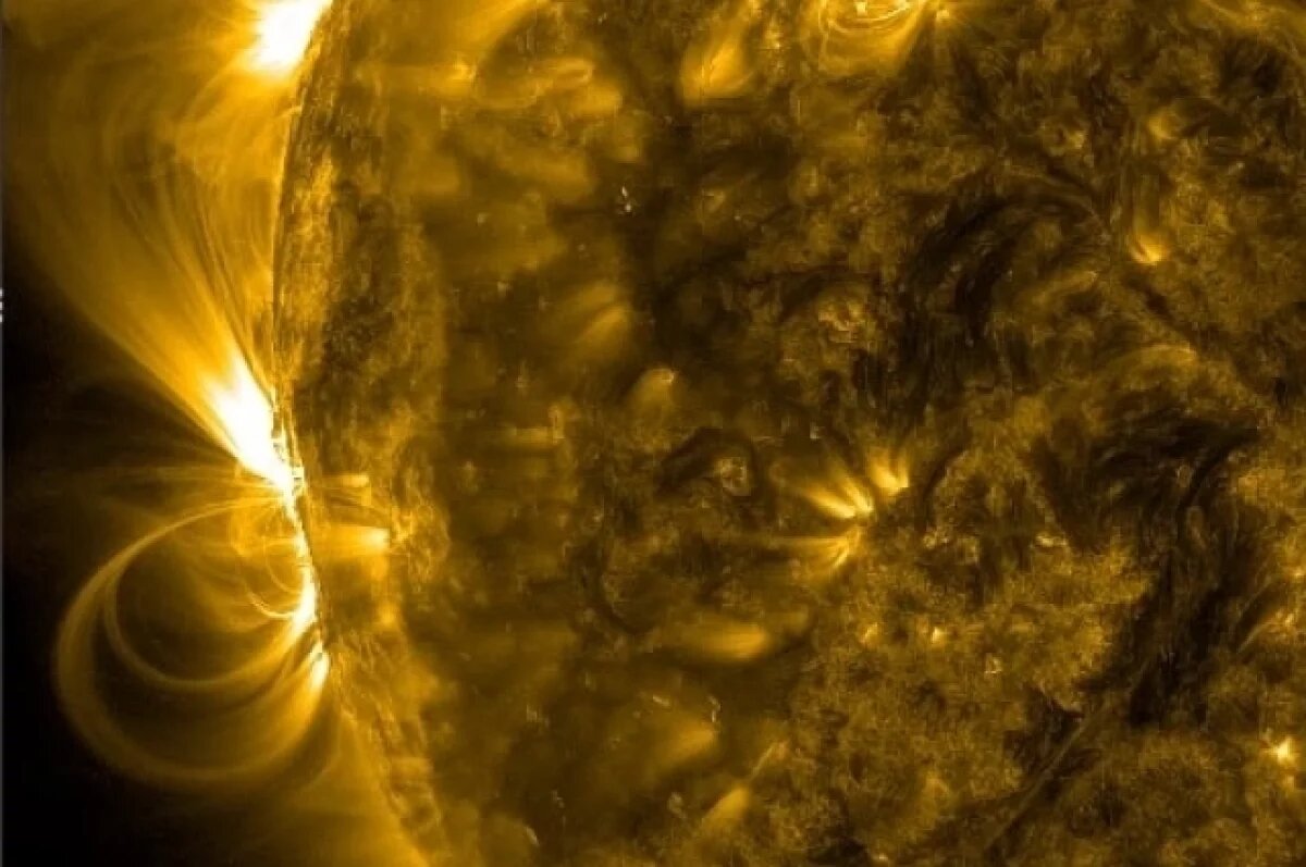    На левом солнечном горизонте происходит что-то интересное