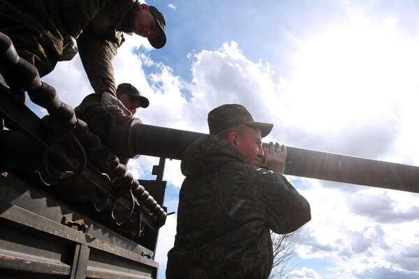    Трубопроводные войска восстанавливают водоснабжение Крыма, 2015 год / Алексей Павлишак/ТАСС