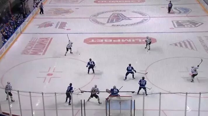 Радостная новость 13 января пришла из Красноярска! Пензенский хоккейный клуб «Дизель» одержал первую в новом году победу в регулярном чемпионате Высшей хоккейной лиги, уверенно победив местный «Сокол» - 4:1. Информация от Smi58.ru (https://smi58.ru/)