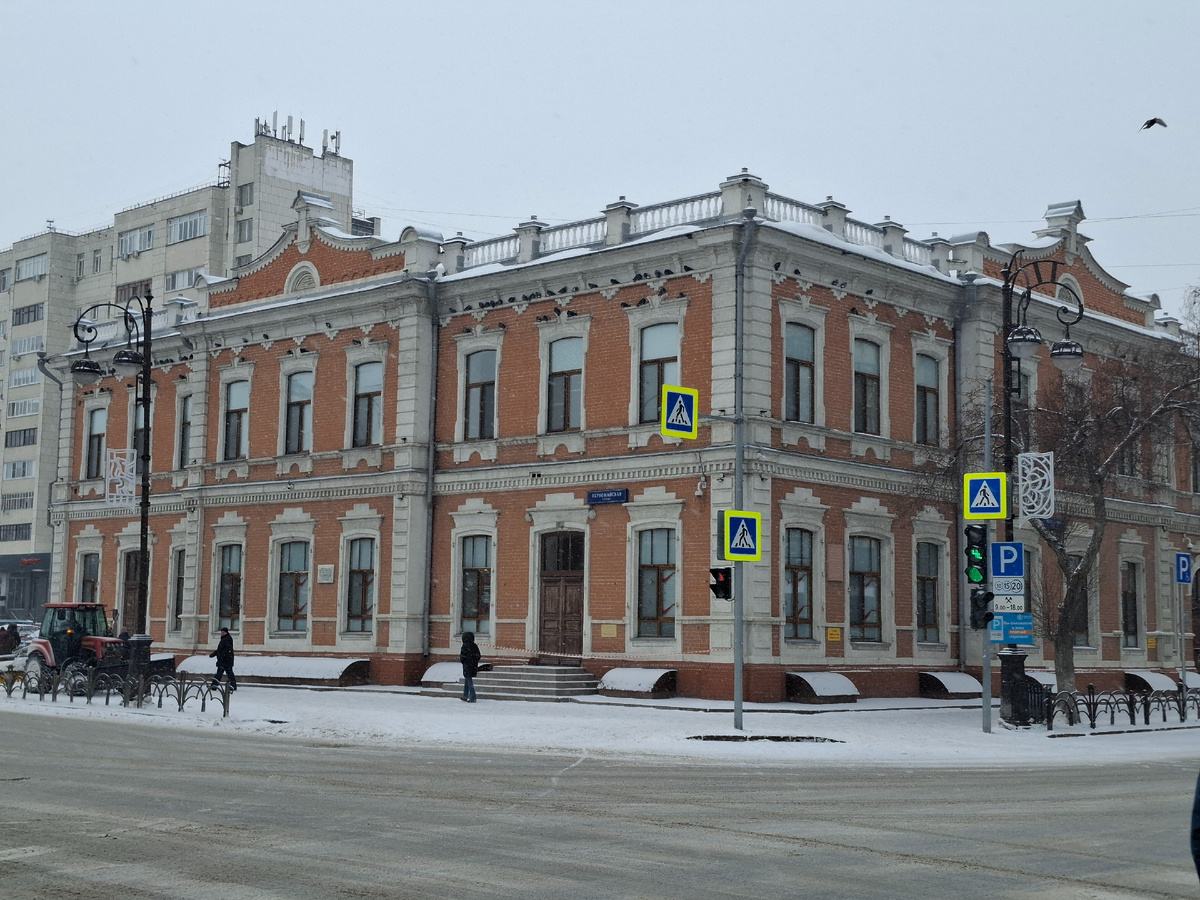 Историческое здание (госпиталь) на Первомайской улице