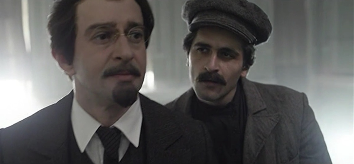 Скриншот из "художественного" антиисторического сериала "Троцкий".