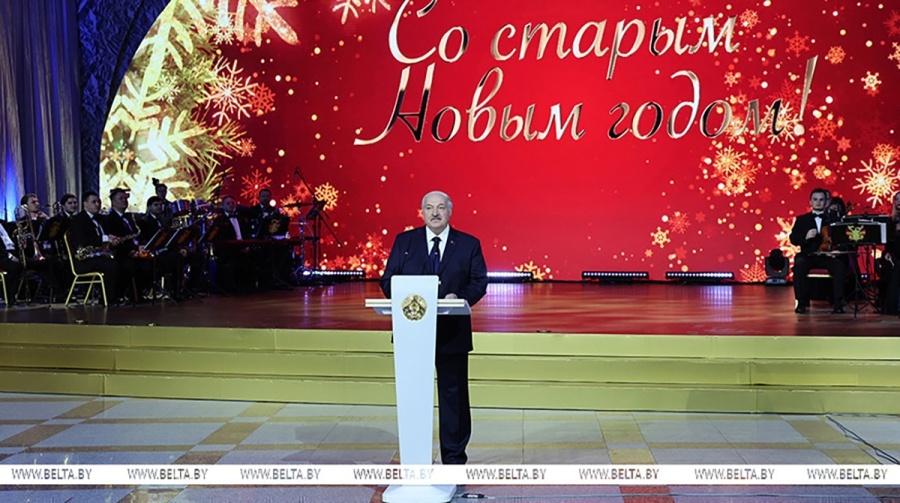     "Мы все служим Отечеству". Лукашенко отметил заслуги тех, кто двигает Беларусь вперед конкретными делами