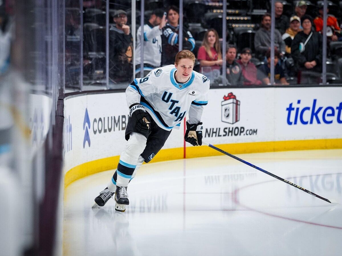    Хоккеист "Юта Маммот" Даниил Бут | © Фото : x.com/utahmammoth