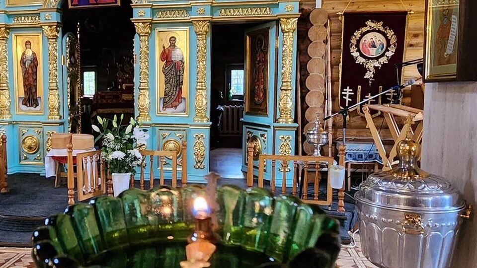 Как правильно разбавить святую воду, чтобы ее хватило надолго и освятить дом: объясняет священник