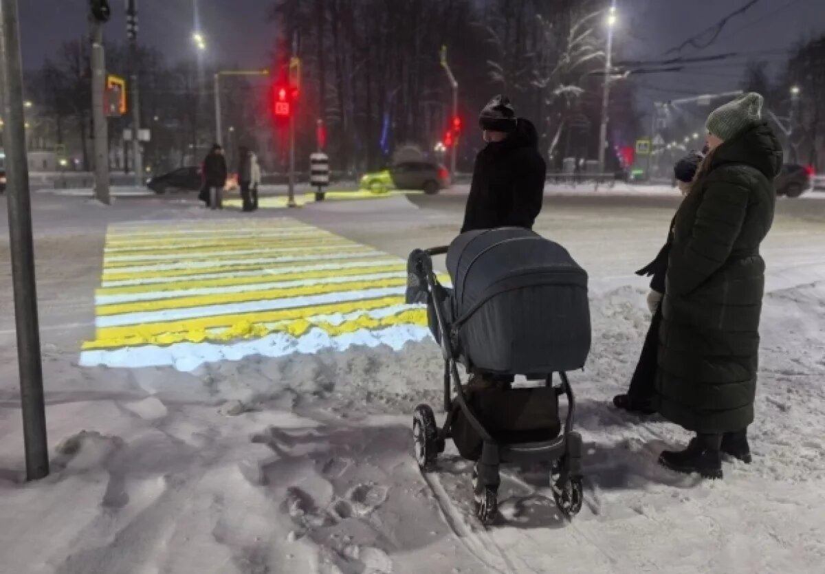    Ярославцы жалуются на занесенные снегом дороги и тротуары