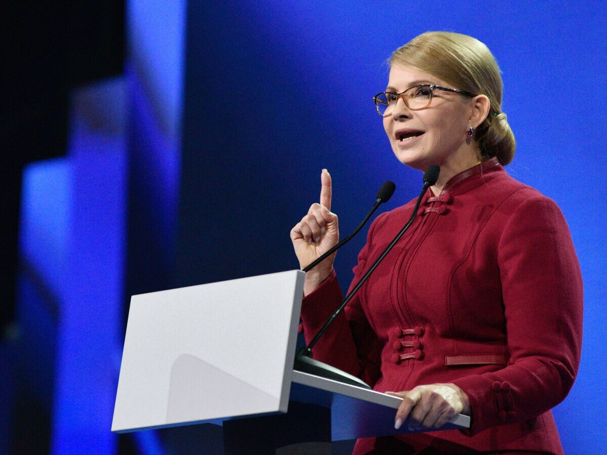    Лидер партии "Батькивщина" Юлия Тимошенко выступает на съезде партии© РИА Новости . Стрингер