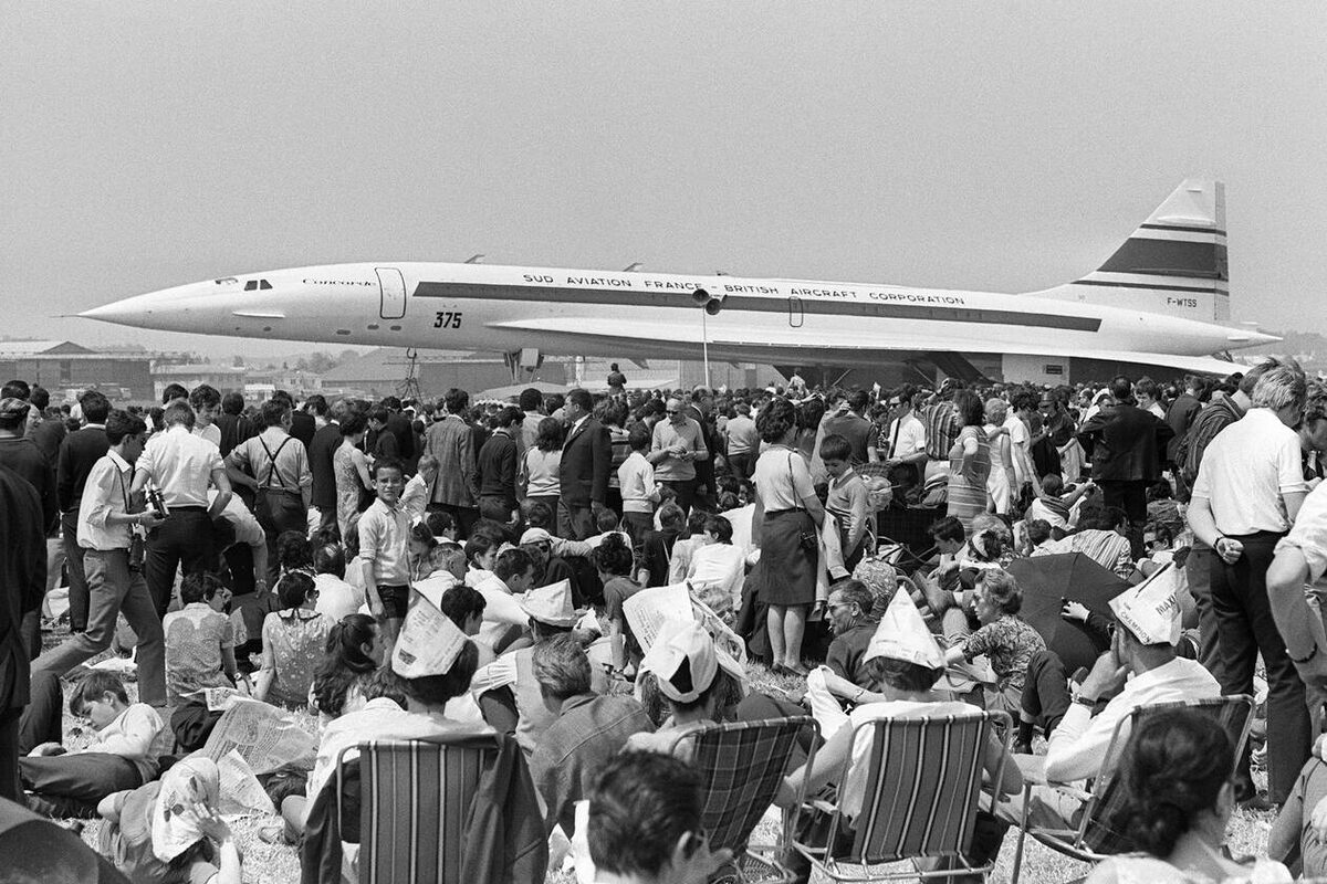 Первый опытный образец сверхзвукового самолета «Конкорд» на Парижском авиасалоне в Ле-Бурже в 1969 г.