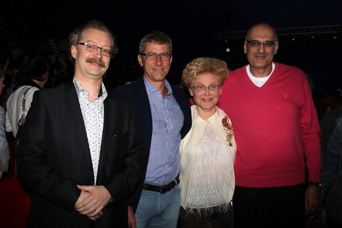    Елена Малышева с коллегами - Андреем Продеусом, Дмитрием Шубиным и Германом ГандельманомLegion-Media