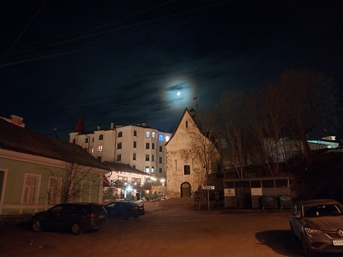 Усадьба бюргера под луной...