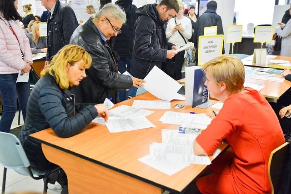    В первый рабочий день в тульские кадровые центры пришли свыше 250 человек