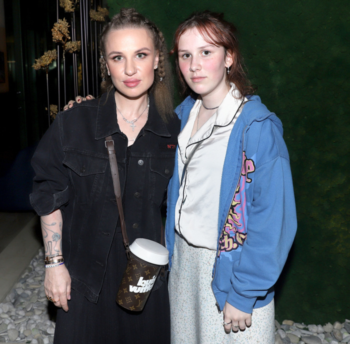    Валерия Гай Германика с дочерью ОктавиейPersonastars