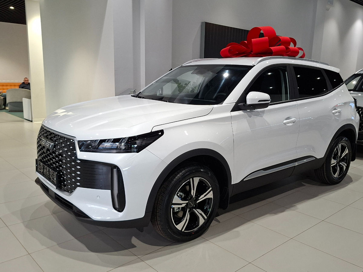 Прогноз в рамках базового сценария: продадут 1,3 млн новых легковых автомобилей - в 2026 году.