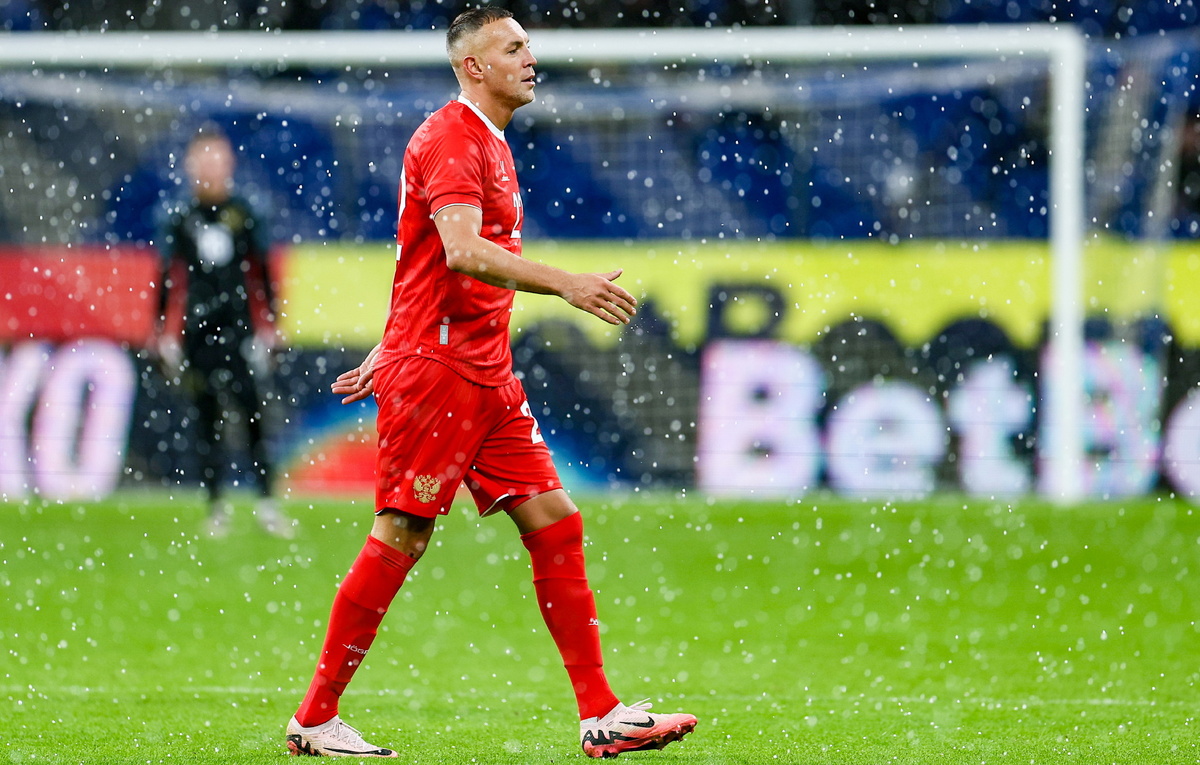    Нападающий "Акрона" Артем Дзюба  Александр Щербак/ТАСС