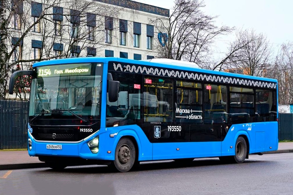    ПАЗ Citymax 9 - автобус среднего класса, вмещающий 77 пассажиров. Подходит для работы на узких улицах, где большим машинам не проехать. / Мосгортранс