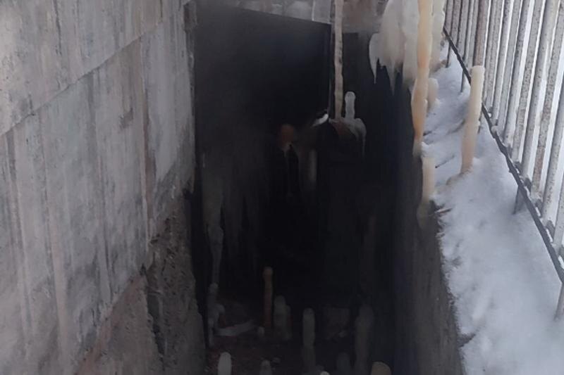    «ВКонтакте» / «Текслер, помоги!». Застывший на морозе кипяток в доме на Свердловском проспекте