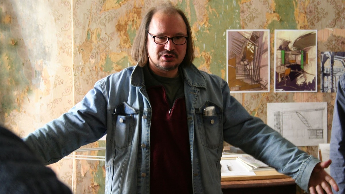 Несмотря на статус отца и матери, Алексей одевался скромно и мало чем отличался от обычных советских мальчишек