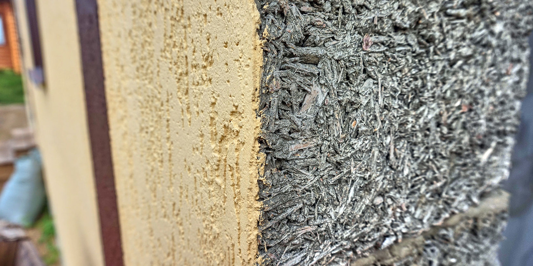 Дедовский способ утепления, который неожиданно обгоняет современные материалы: дешёвый утеплитель своими руками