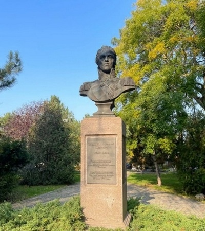 Генерал-фельдмаршал Иван Васильевич Гудович (1741 -1820) вошёл в почётный ряд российских военачальников как активный участник трех русско-турецких войн, человек, отдавший военной деятельности более пятидесяти лет своей жизни и служивший при пяти монархах - Елизавете, Петре III, Екатерине II, Павле I и Александре I. С его именем связано первое взятие и присоединение Анапы к Российской Империи. При штурме Анапы самые большие потери оказались среди офицеров, которые вели за собой солдат. Через несколько дней была захвачена турецкая крепость Суджук-кале (на месте современного Новороссийска). За взятие Анапы И.В. Гудович был удостоен ордена Святого Георгия 2-й степени и шпаги, украшенной алмазами. Через полгода, 9 января 1792 года, состоялось подписание Ясского мирного договора, по которому Россия окончательно оставляла за собой земли до Кубани и Днестра, а Анапа вновь стала турецкой.