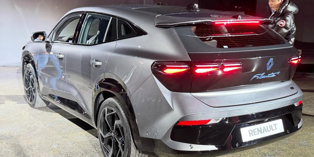 «Это произведение искусства»: Renault выпустила новый кроссовер на базе Geely Monjaro.