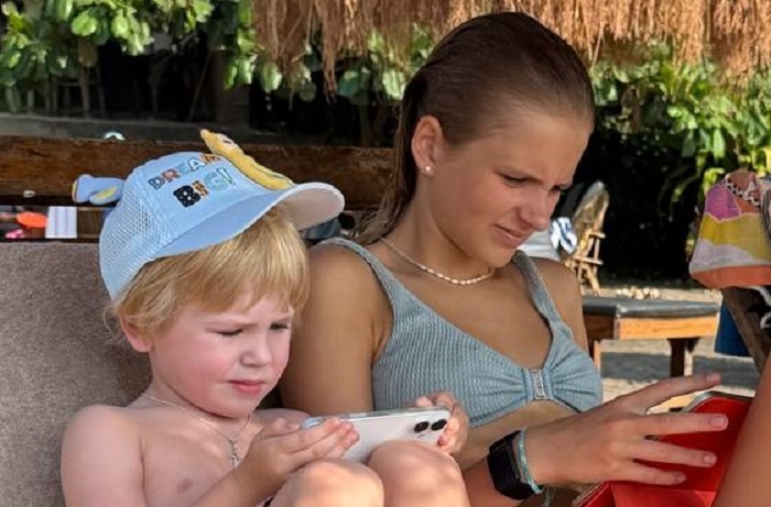 Петя с сестрой Юной