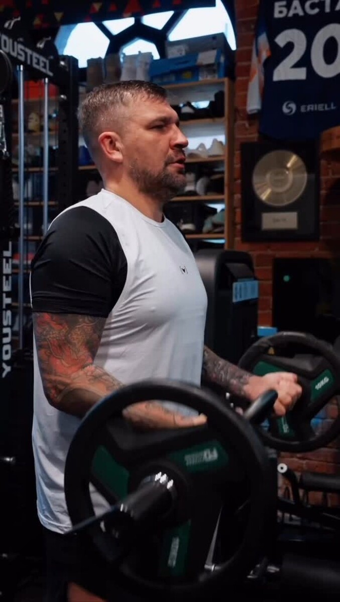    Баста (Василий Вакуленко). Источник: @bastaakanoggano*