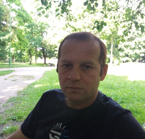 Коллега (53 года) показал мне переписки с 5 девушками. Я понял, почему он до сих пор один - и почему многие женщины 45+ остаются без мужчин