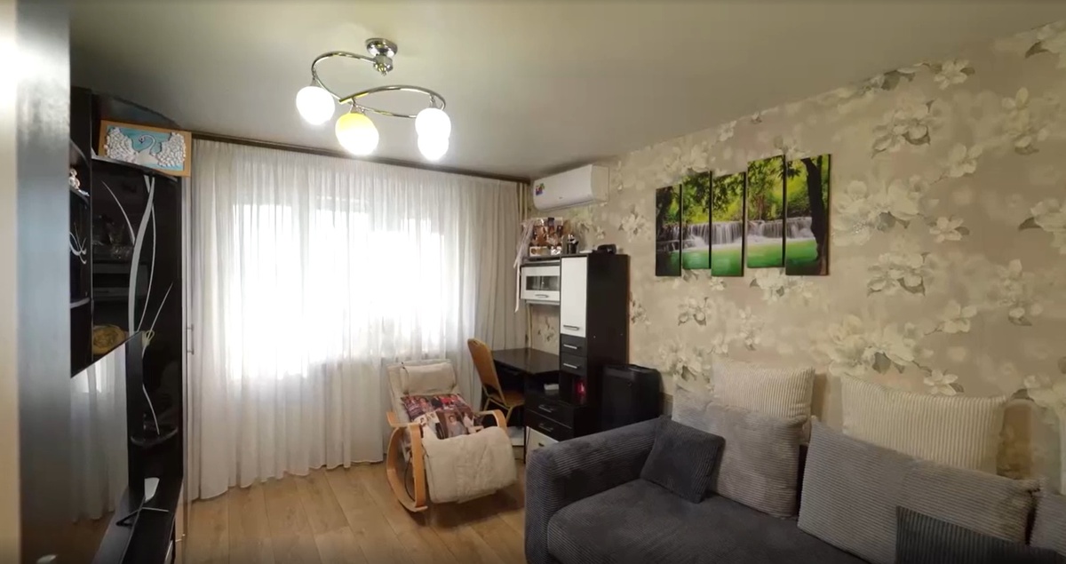 фото с сайта https://www.peredelka.tv/episodes/kv/kukhnya-gostinaya-s-dvuspalnoy-krovatyu/