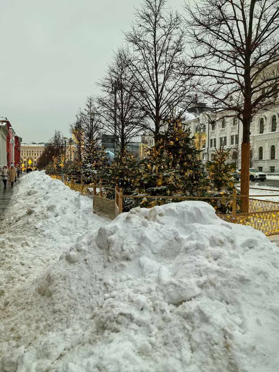 Идём от метро Китай-город вдоль Новой площади до Лубянки 13 января 2026 г.