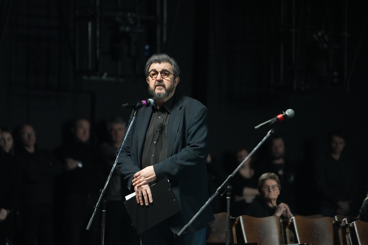 Игорь Золотовицкий на прощании с Евгенией Добровольской