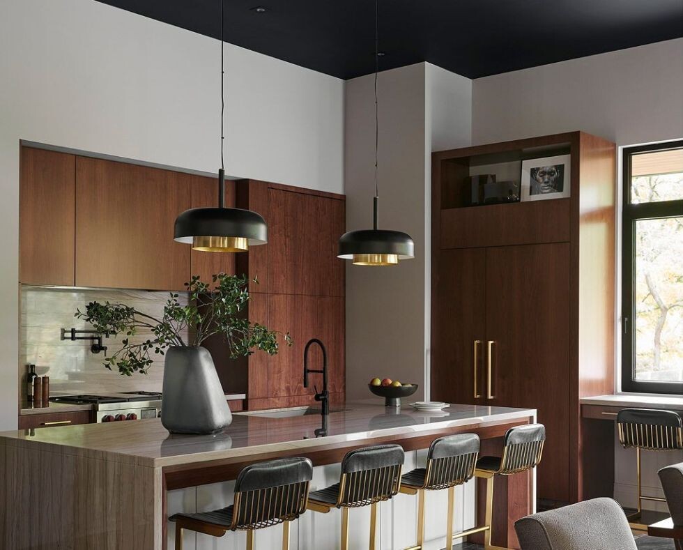 SW 7022 Alpaca, SW 6258 Tricorn Black