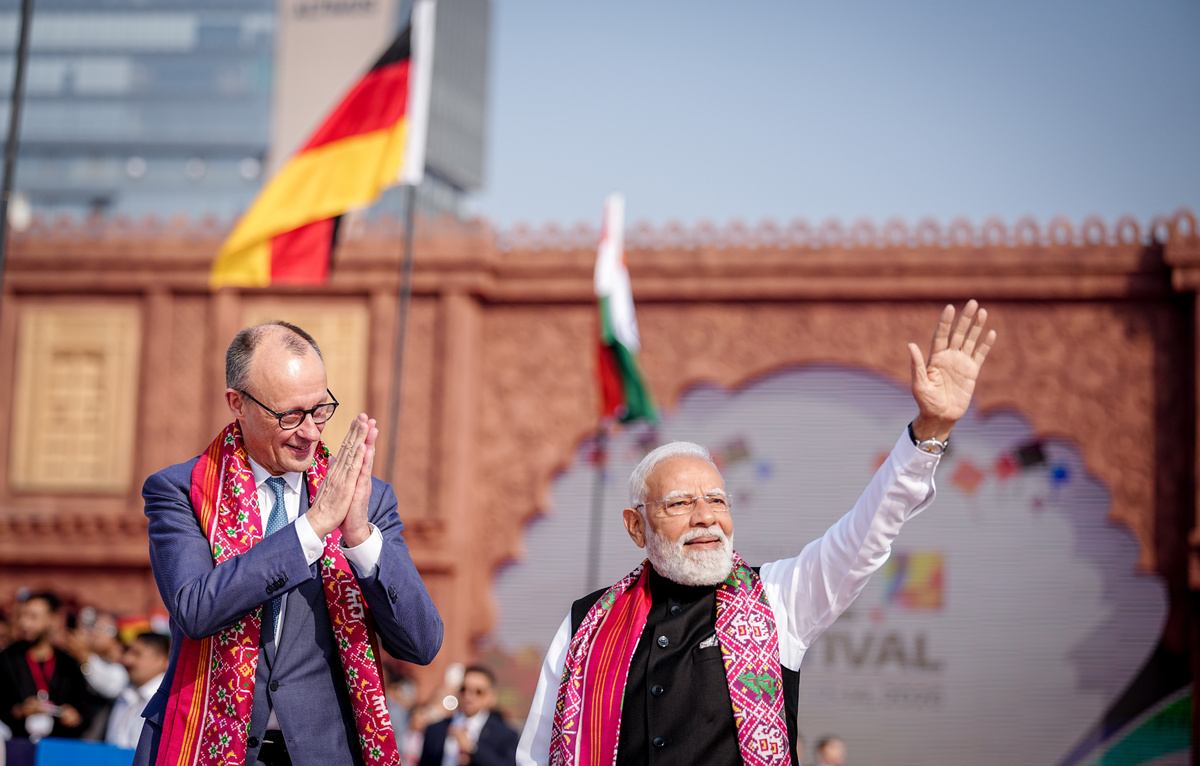    Канцлер ФРГ Фридрих Мерц и премьер-министр Индии Нарендра Моди  Kay Nietfeld/dpa via Reuters Connect