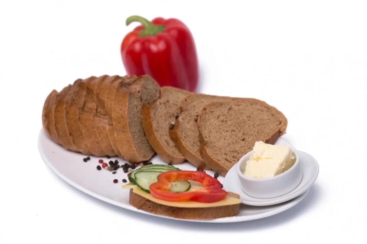    В ржаной муке больше, чем в пшеничной, калия, магния, фосфора. Все эти микроэлементы необходимы для формирования костной ткани.