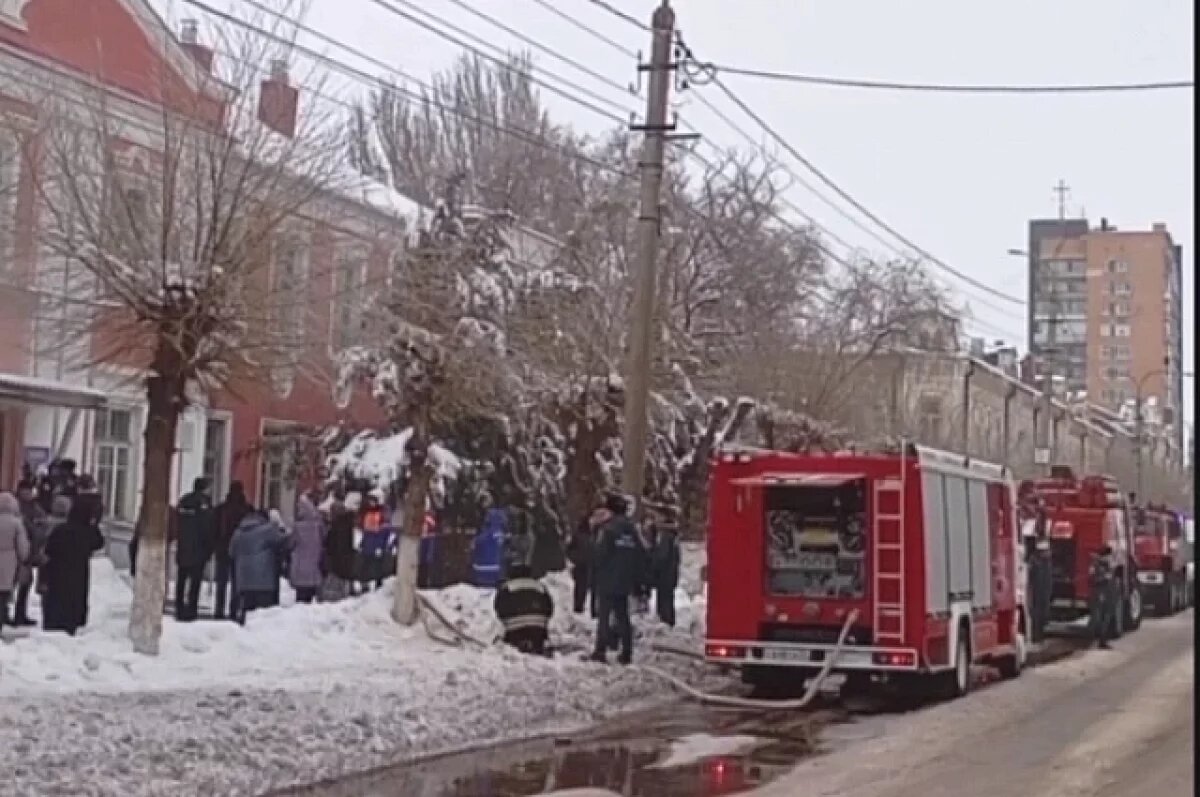    Колледж искусств вспыхнул утром 14 января в городе под Волгоградом – видео
