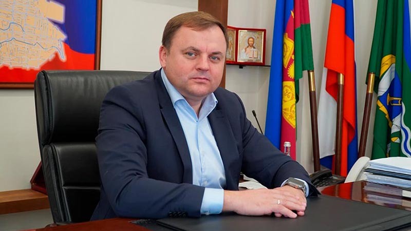    Сегодня день рождения отмечает глава города Курганинска Василий Руденко!