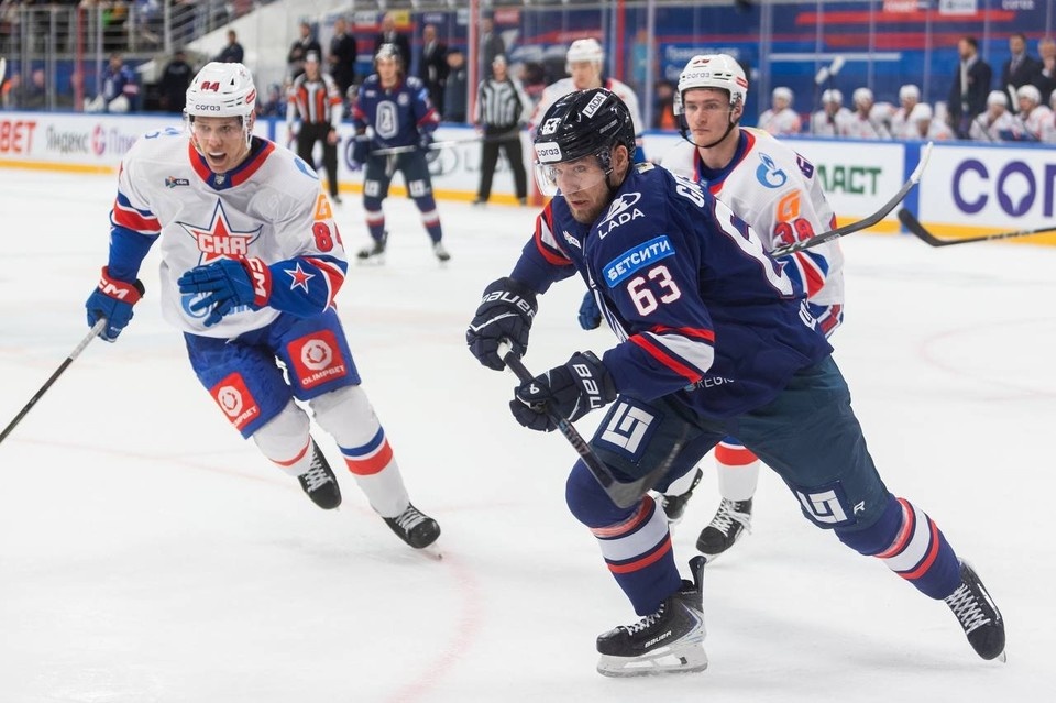    «Лада» отыгралась с 0:2, но уступила по буллитам ХК "Лада".