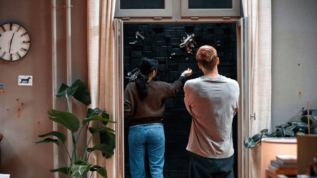 Кадр из фильма «Кирпич»