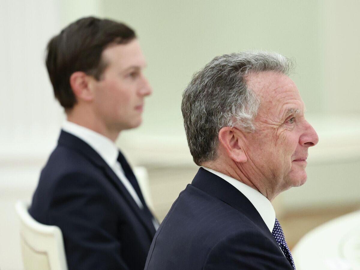    Спецпосланник президента США Стивен Уиткофф и зять президента США Джаред Кушнер во время встречи с президентом РФ Владимиром Путиным | © РИА Новости / POOL