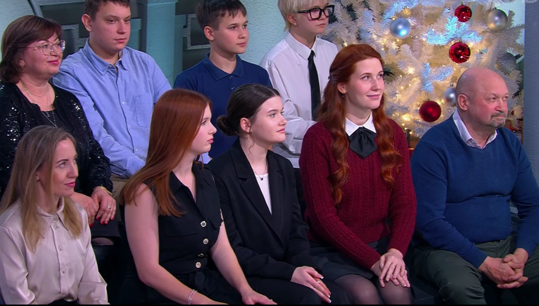 Группа поддержки: муж, 2 сына и 4 дочери