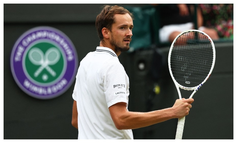    Медведев пробился в полуфинал Уимблдонского турнира. Фото: Reuters
