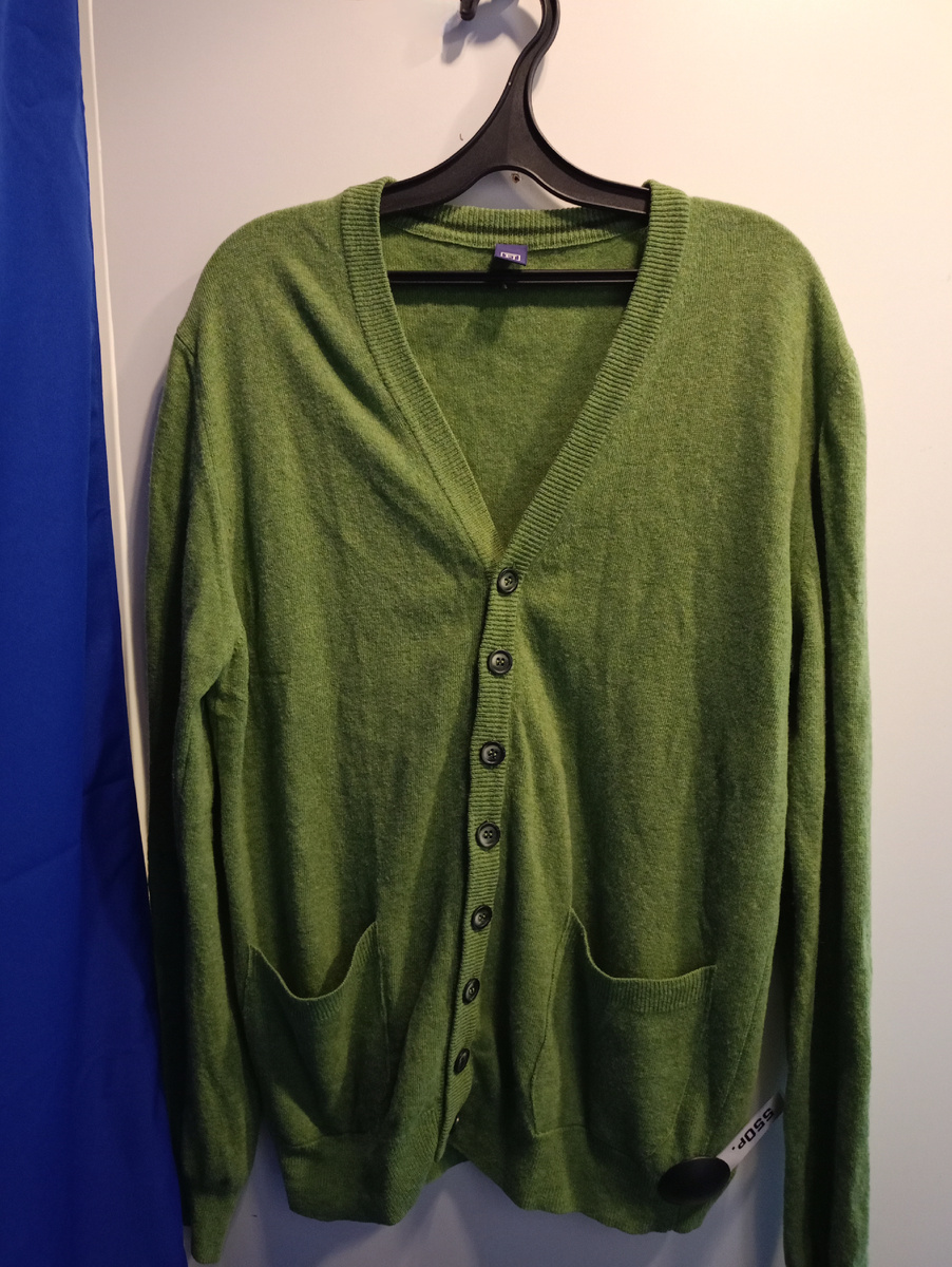 Шерстяной кардиган. Уютный и цвет очень радует, прям сразу весны захотелось