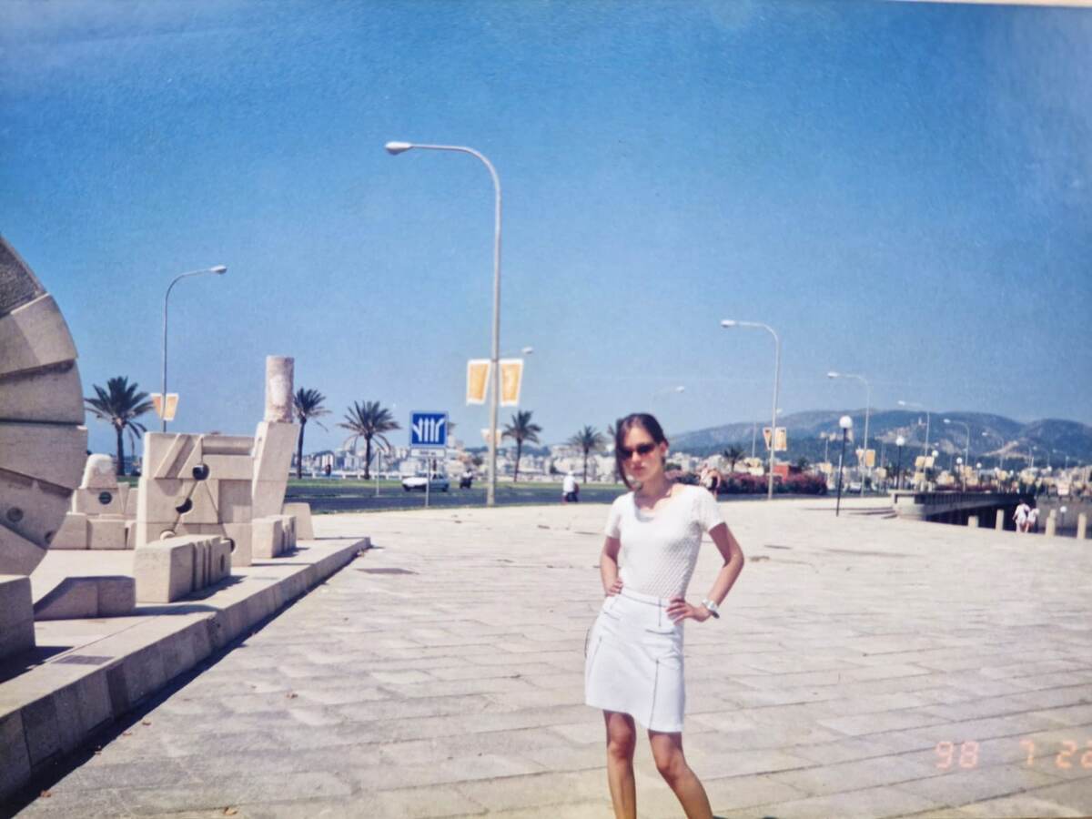 ваша покорная слуга, Майорка, 1998 год