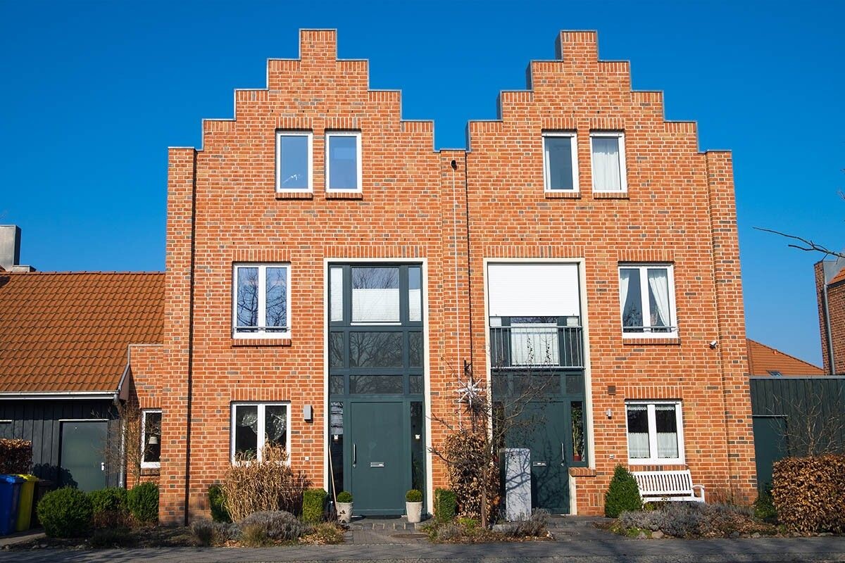 Дуплекс можно строить не выше трех этажей. Источник: elxeneize / Shutterstock / FOTODOM📷
