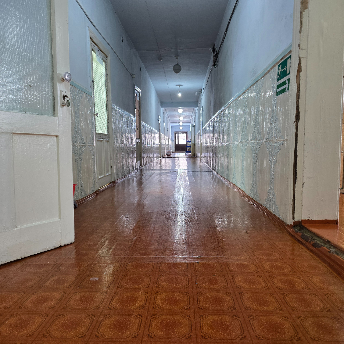 пустой коридор ведет в никуда страшно