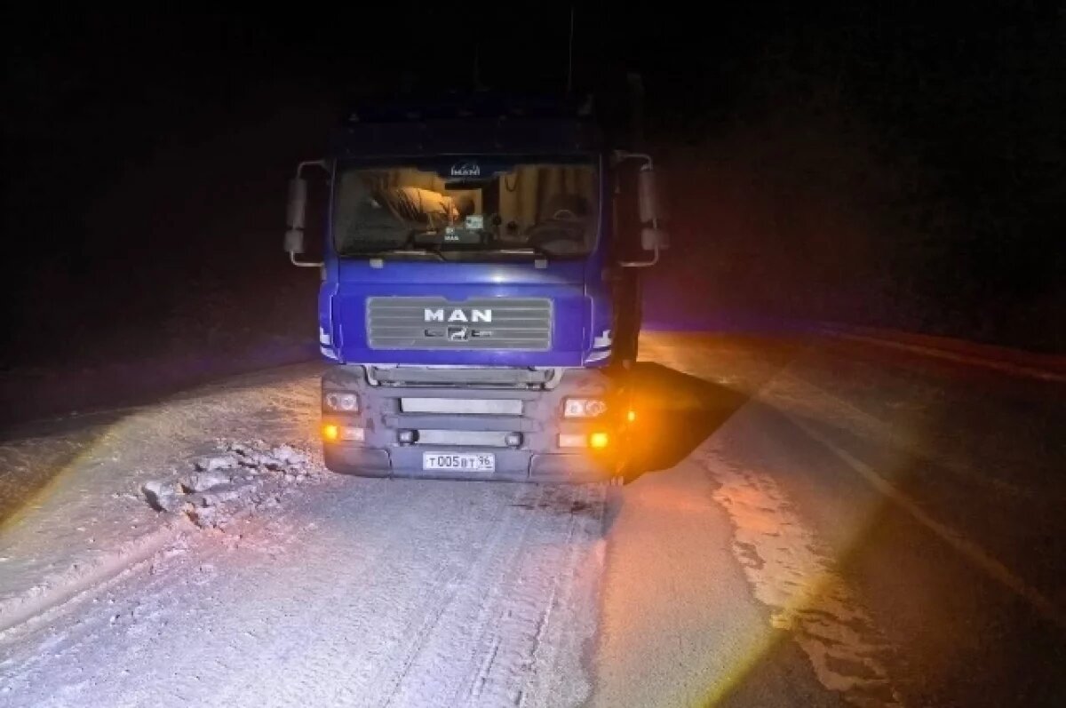    Инспекторы ДПС выручили дальнобойщиков на трассе Тюмень – Ханты-Мансийск