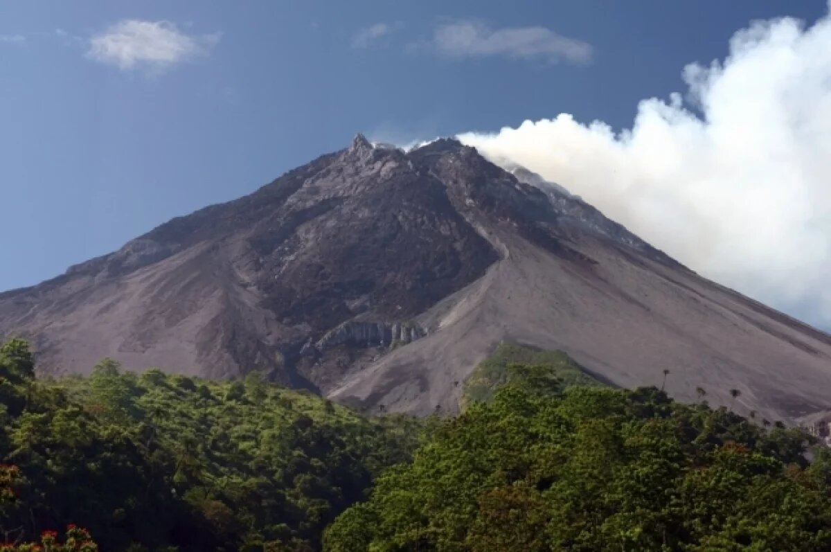    На индонезийском острове Ява произошло извержение вулкана Мерапи