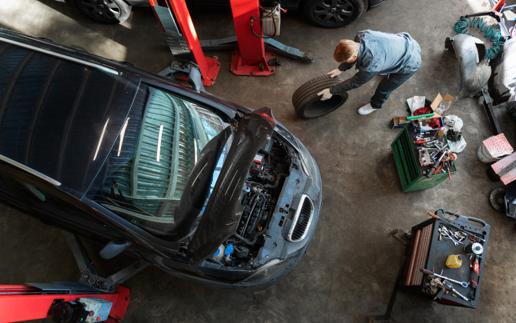  Автомобиль – это дорогое удовольствие, в ремонте тоже. Фото: Freepik