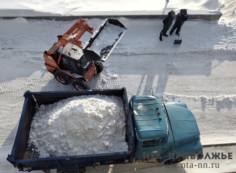    УК в Татарстане возместит ущерб за упавшую на машину глыбу снега с крыши