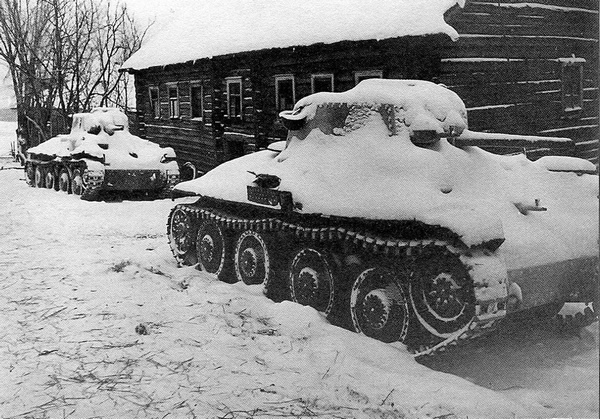 Брошенные немецкие танки в Тихвинской операции.